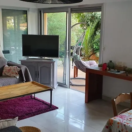 Beautiful With Terrace In Saint-raphael דירה *